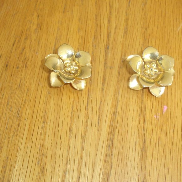 Jewelry Clip Earrings Gold Tone Dimensional Flower Poshmark